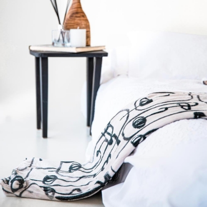 Fleece Throw * White + Black 