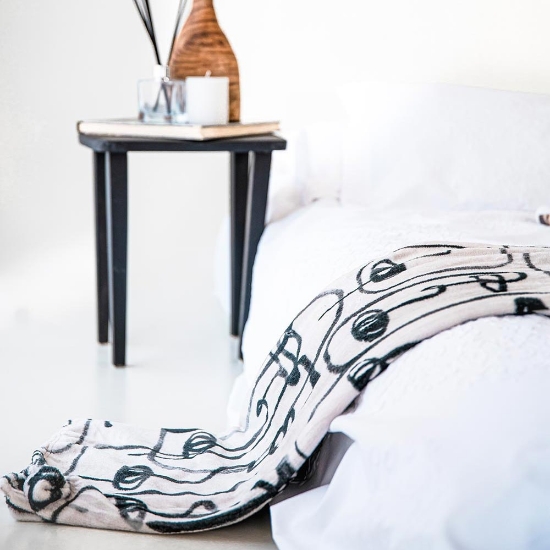 Fleece Throw * White + Black 